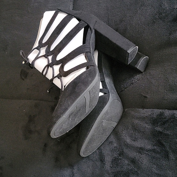 Christian Siriano for payless black heels - Picture 3 of 3